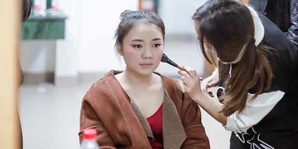学影视化妆要求 学影视化妆需要参加艺考吗