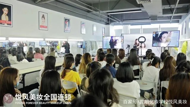 重庆超模化妆学校 重庆超模化妆学校有哪些